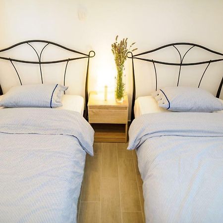 Apartments Lux Pag Паг Экстерьер фото