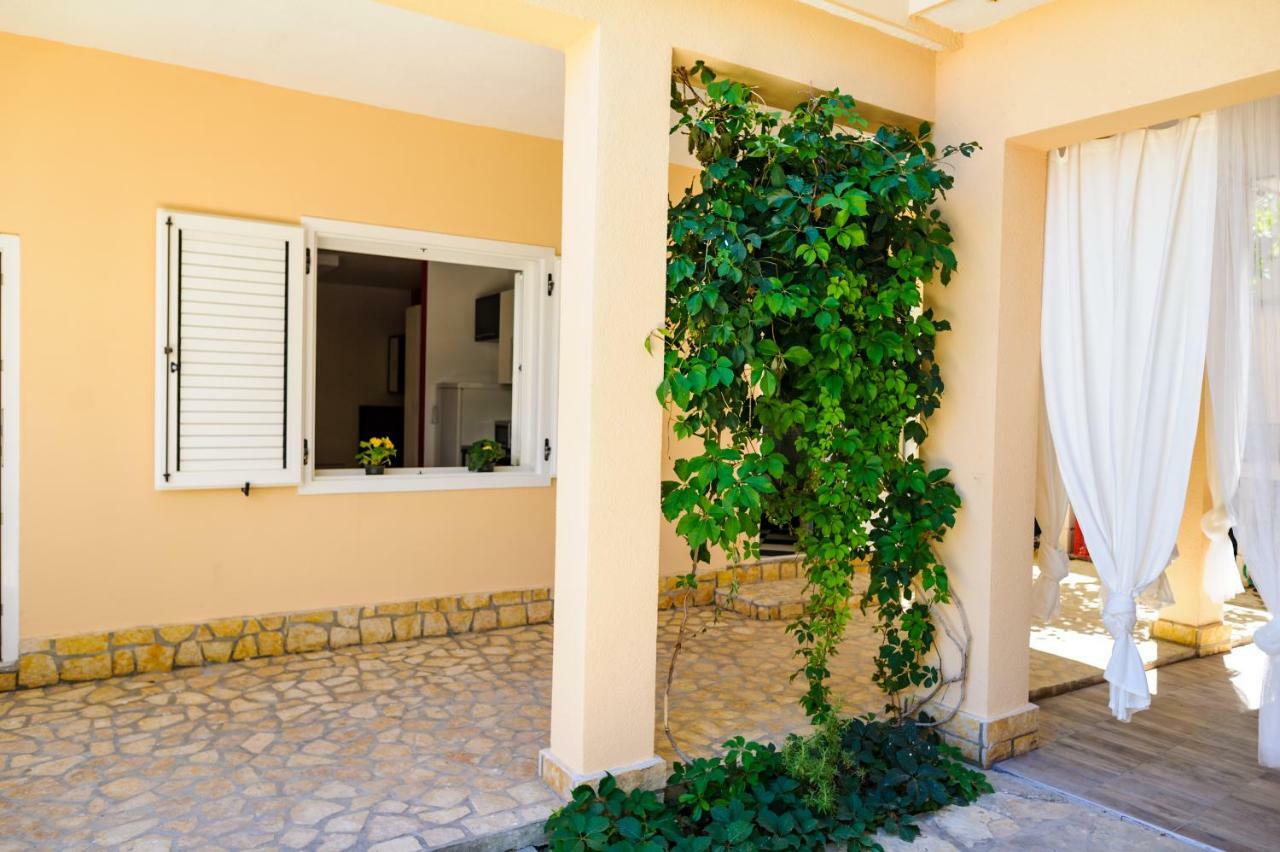 Apartments Lux Pag Паг Экстерьер фото