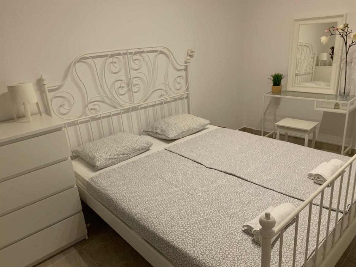 Apartments Lux Pag Паг Экстерьер фото