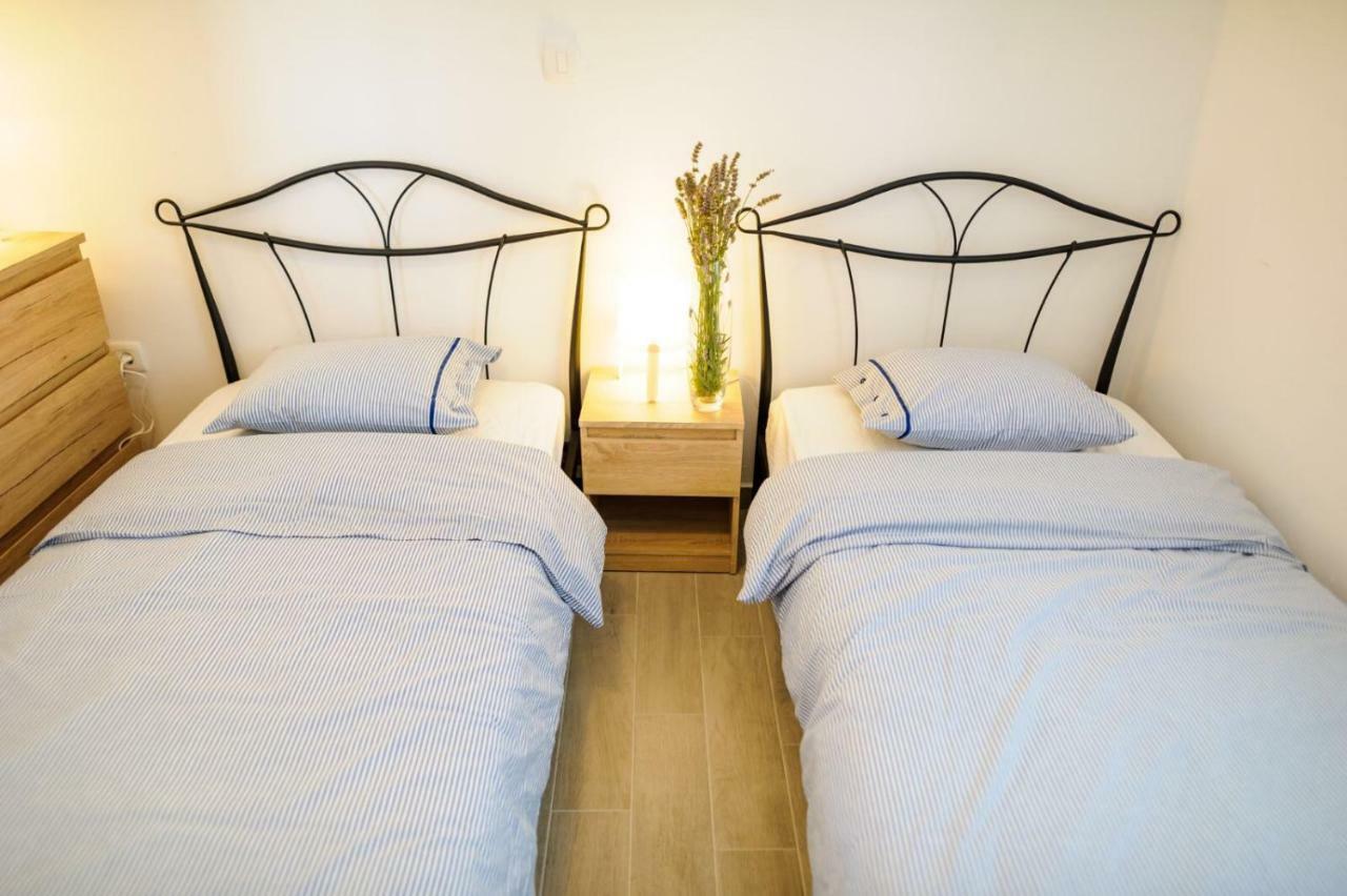 Apartments Lux Pag Паг Экстерьер фото